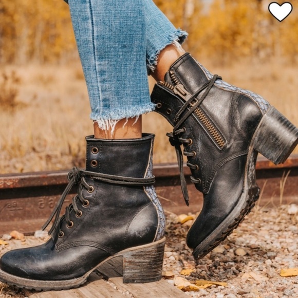 Freebird by Steven Cavalier Boots in Navy Multi - Picture 1 of 11